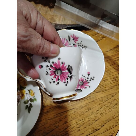 Royal Kendall fine china cups and saucers, 3 pairs, great condition - Picture 3 of 6